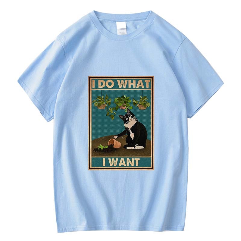 アンティーク調の猫のイラストがプリントされたTシャツのスカイブルー