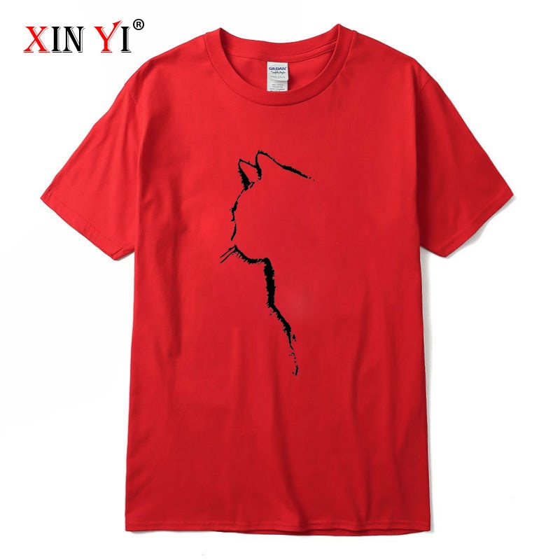 猫のイラストがプリントされたTシャツのレッド