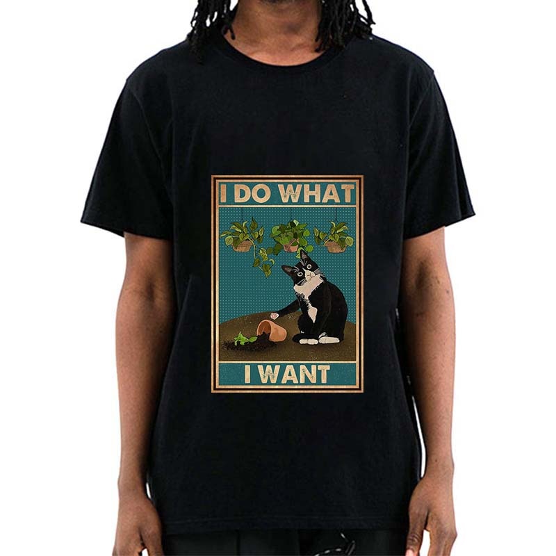アンティーク調の猫のイラストがプリントされたTシャツの着衣イメージ