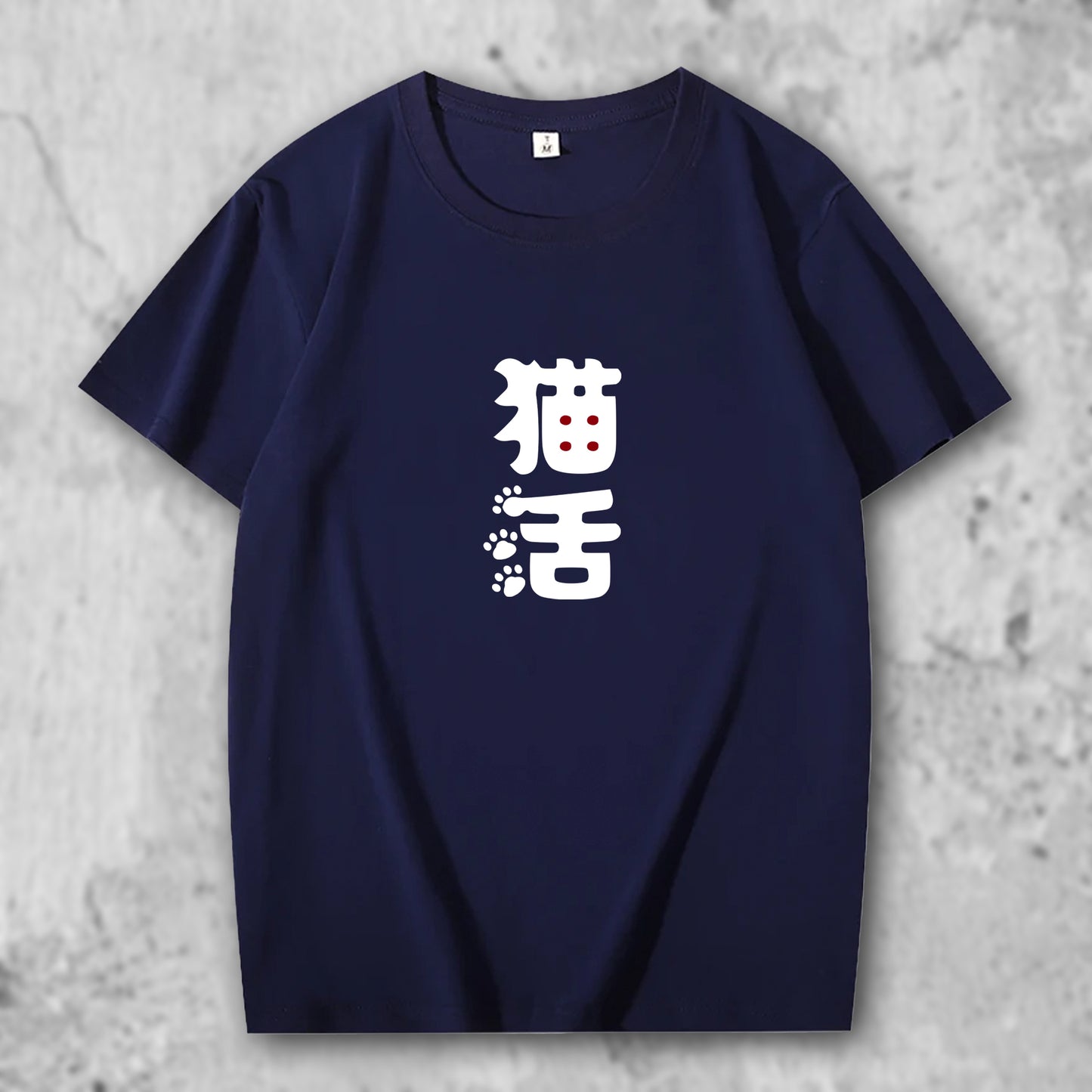猫活1のロゴがプリントされたTシャツのダークブルー
