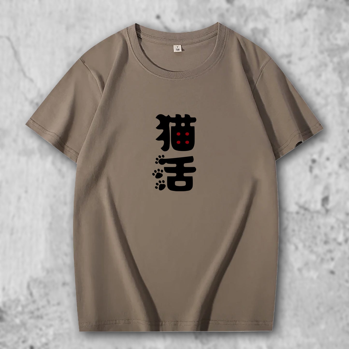 猫活1のロゴがプリントされたTシャツのカーキ