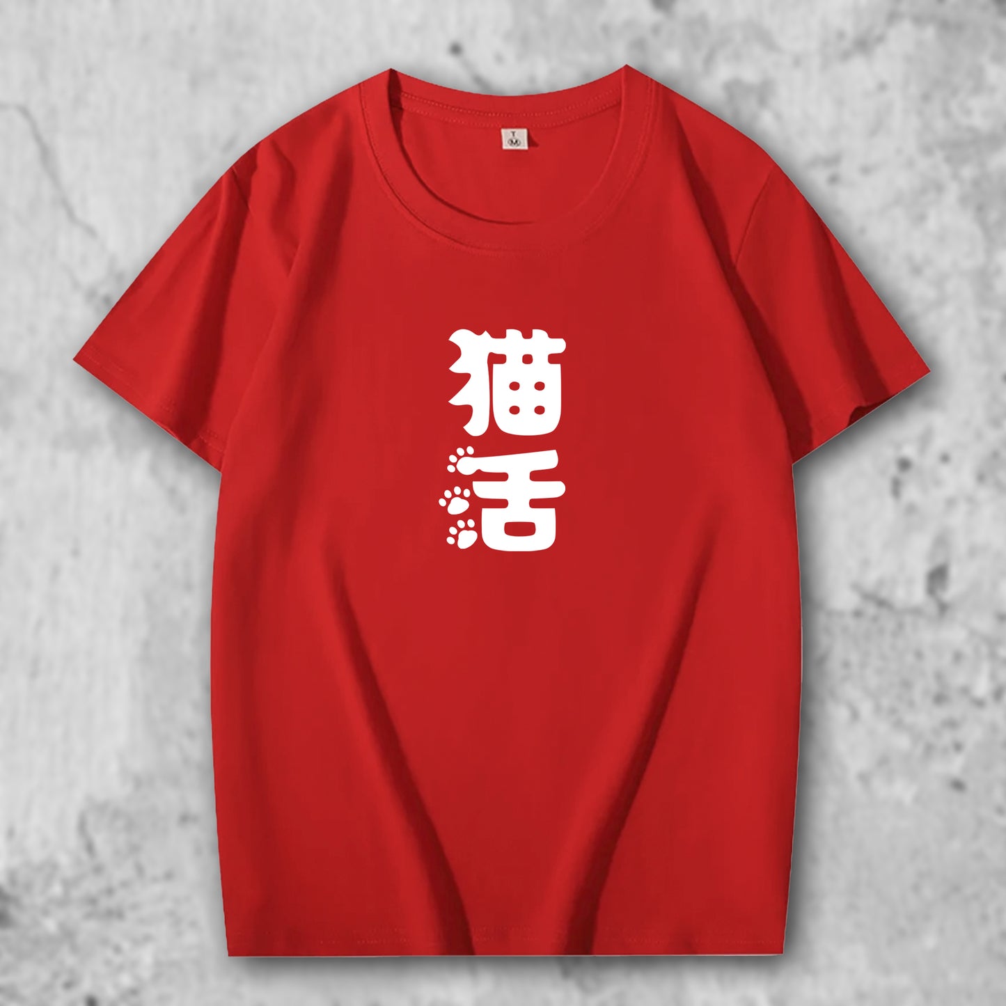 猫活1のロゴがプリントされたTシャツのレッド
