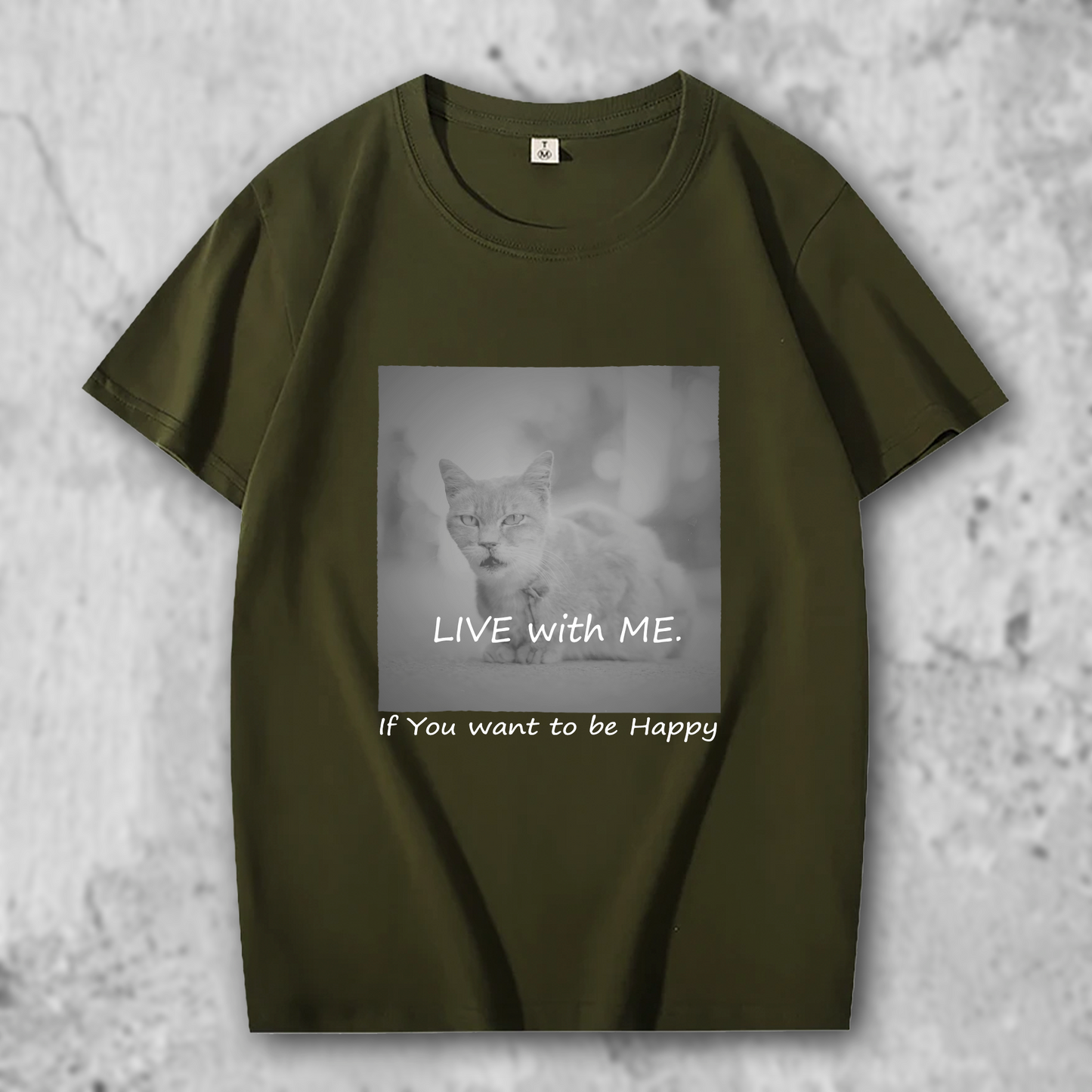 猫の写真がプリントされたTシャツのダークグリーン