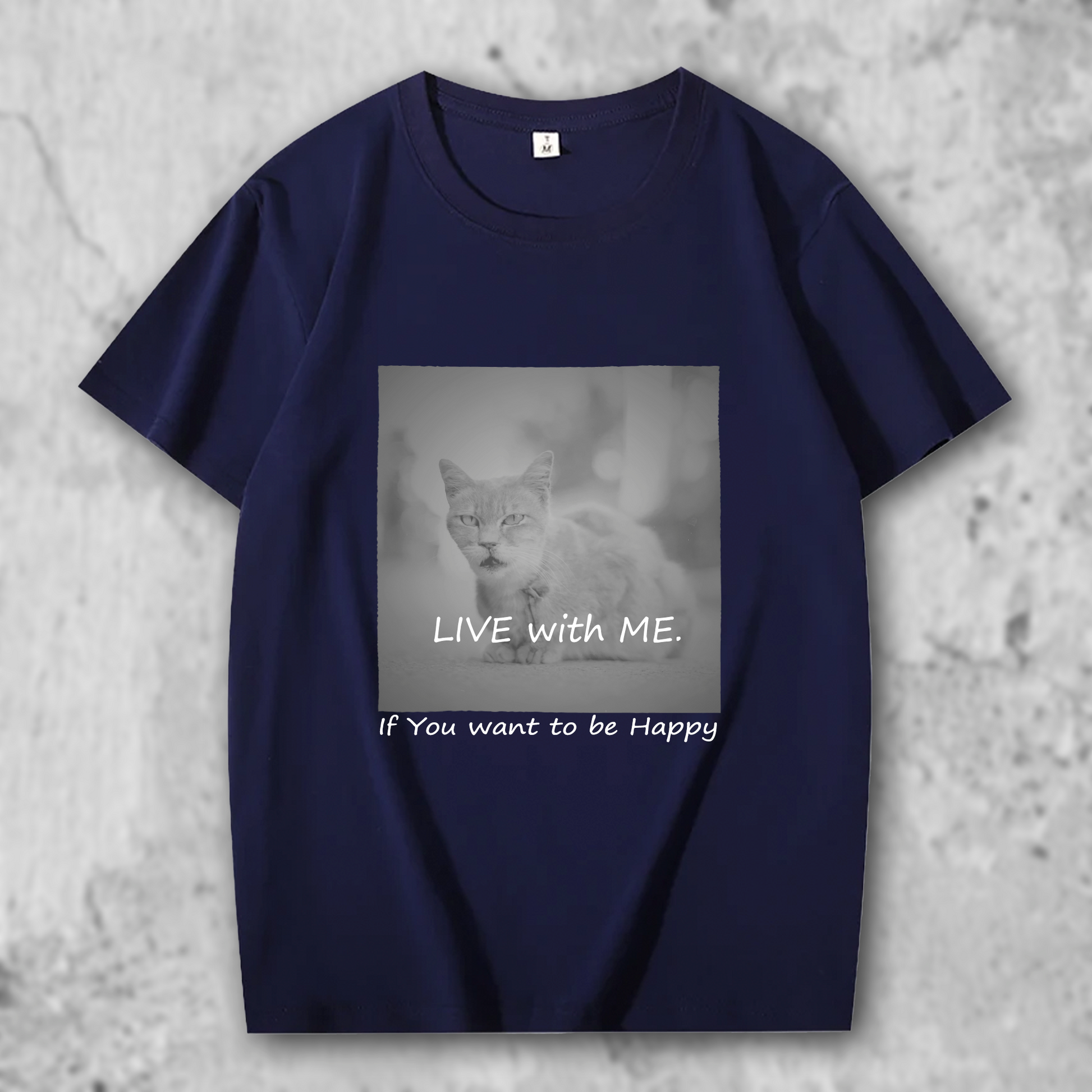 猫の写真がプリントされたTシャツのダークブルー