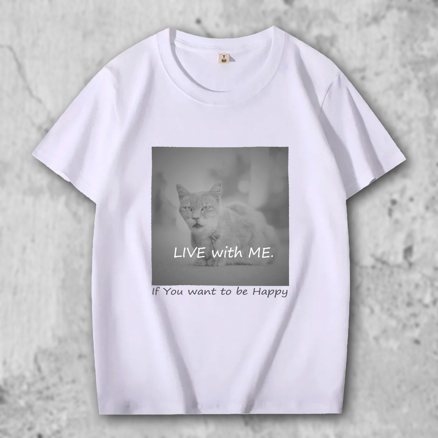 猫の写真がプリントされたTシャツの白