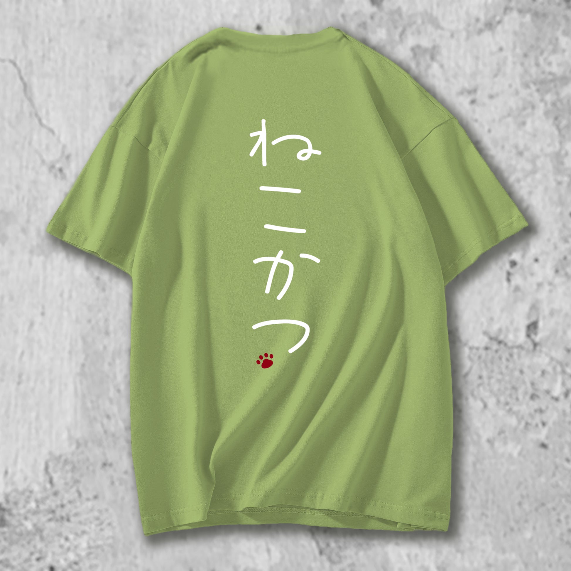 ねこかつのロゴがバックプリントされたTシャツのライトグリーン