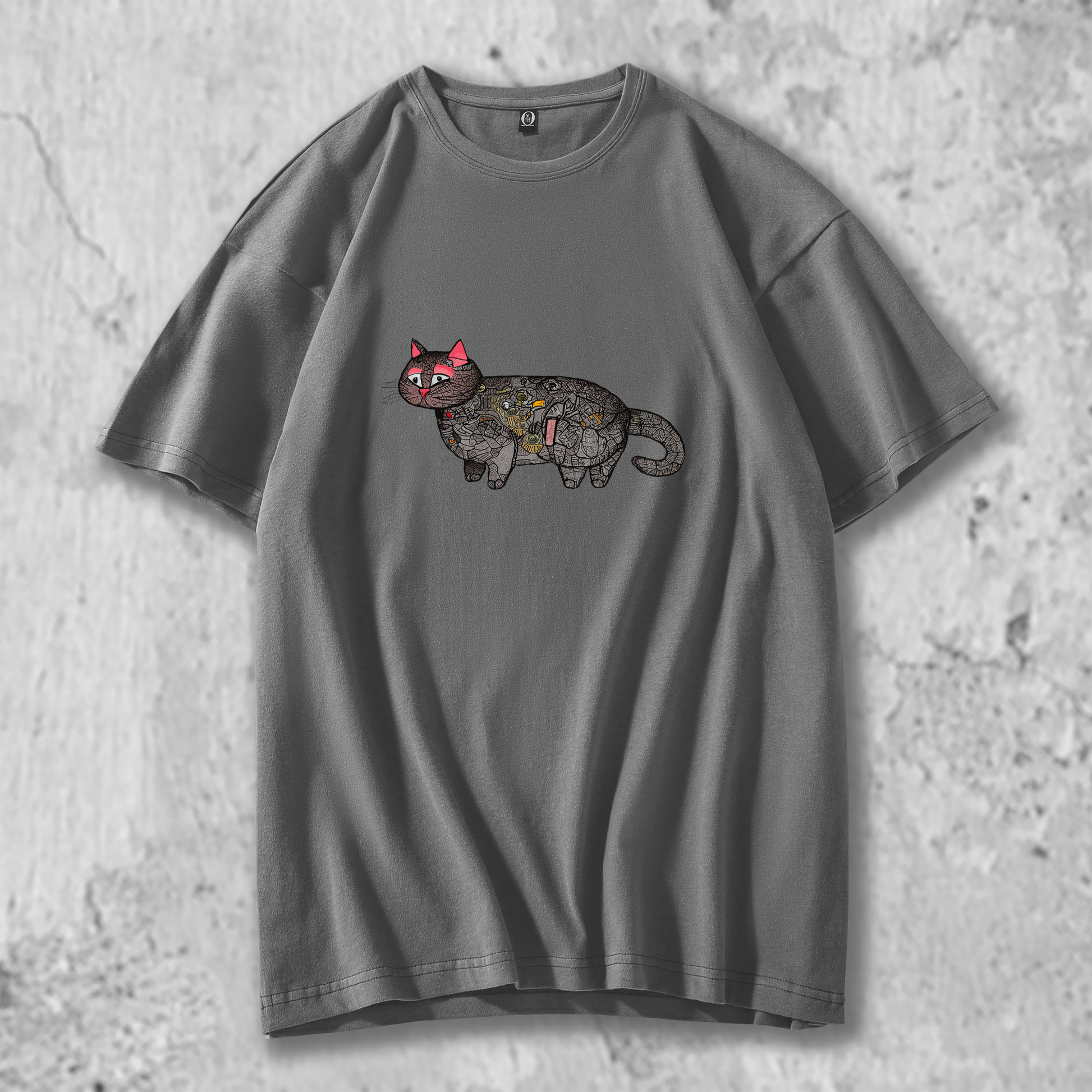 パッチワーク猫のイラストがプリントされたTシャツのグレー