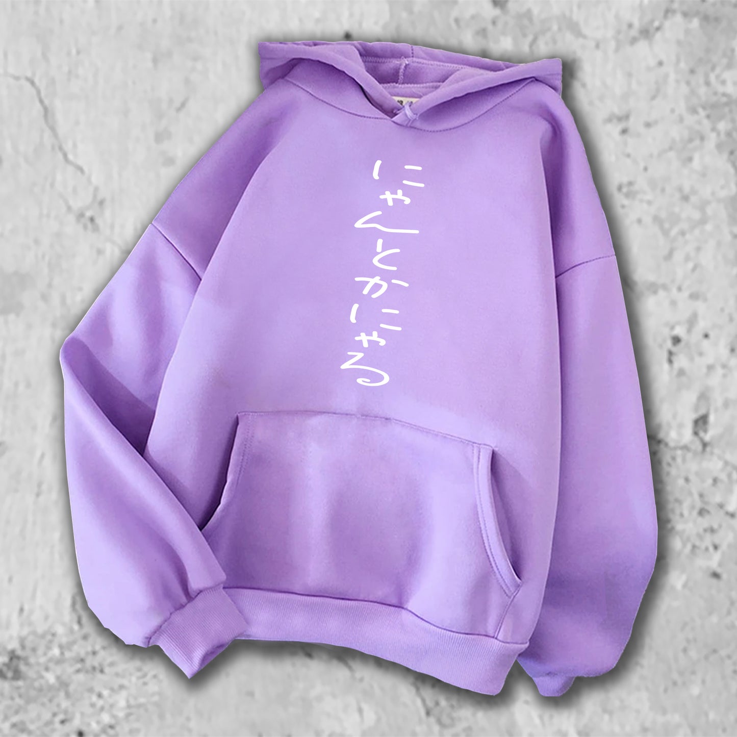 にゃんとかにゃる、とプリントされたTシャツのパープル