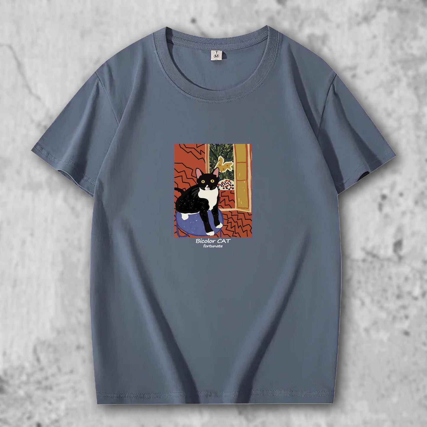 マティスのブチ猫の作品がプリントされたTシャツのヘイズブルー