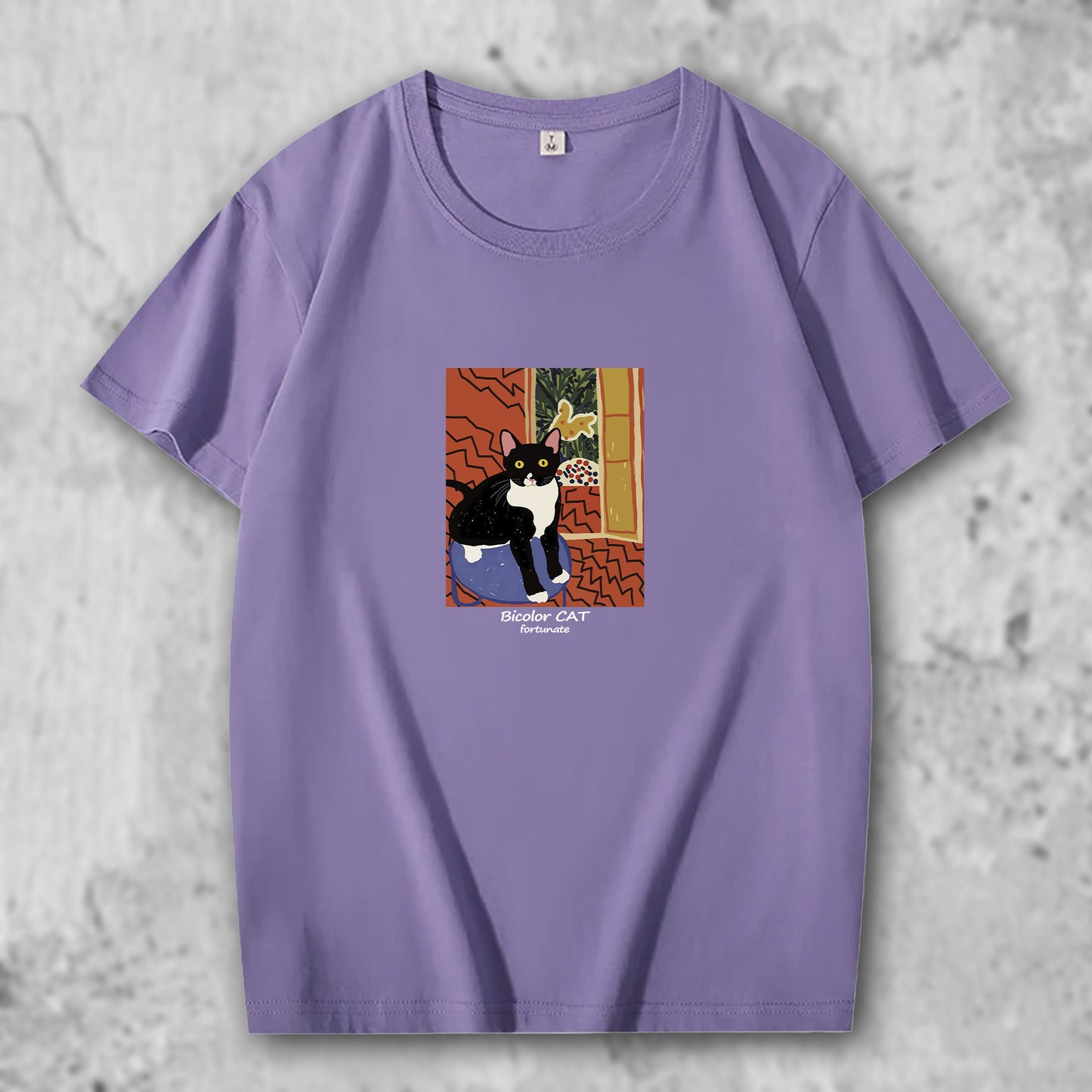 マティスのブチ猫の作品がプリントされたTシャツのパープル
