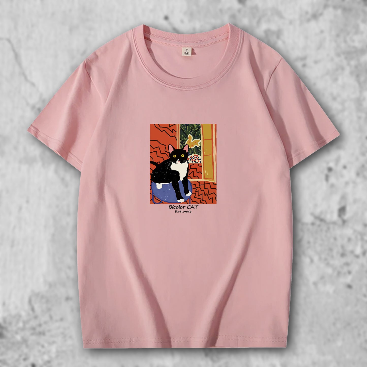 マティスのブチ猫の作品がプリントされたTシャツのピンク