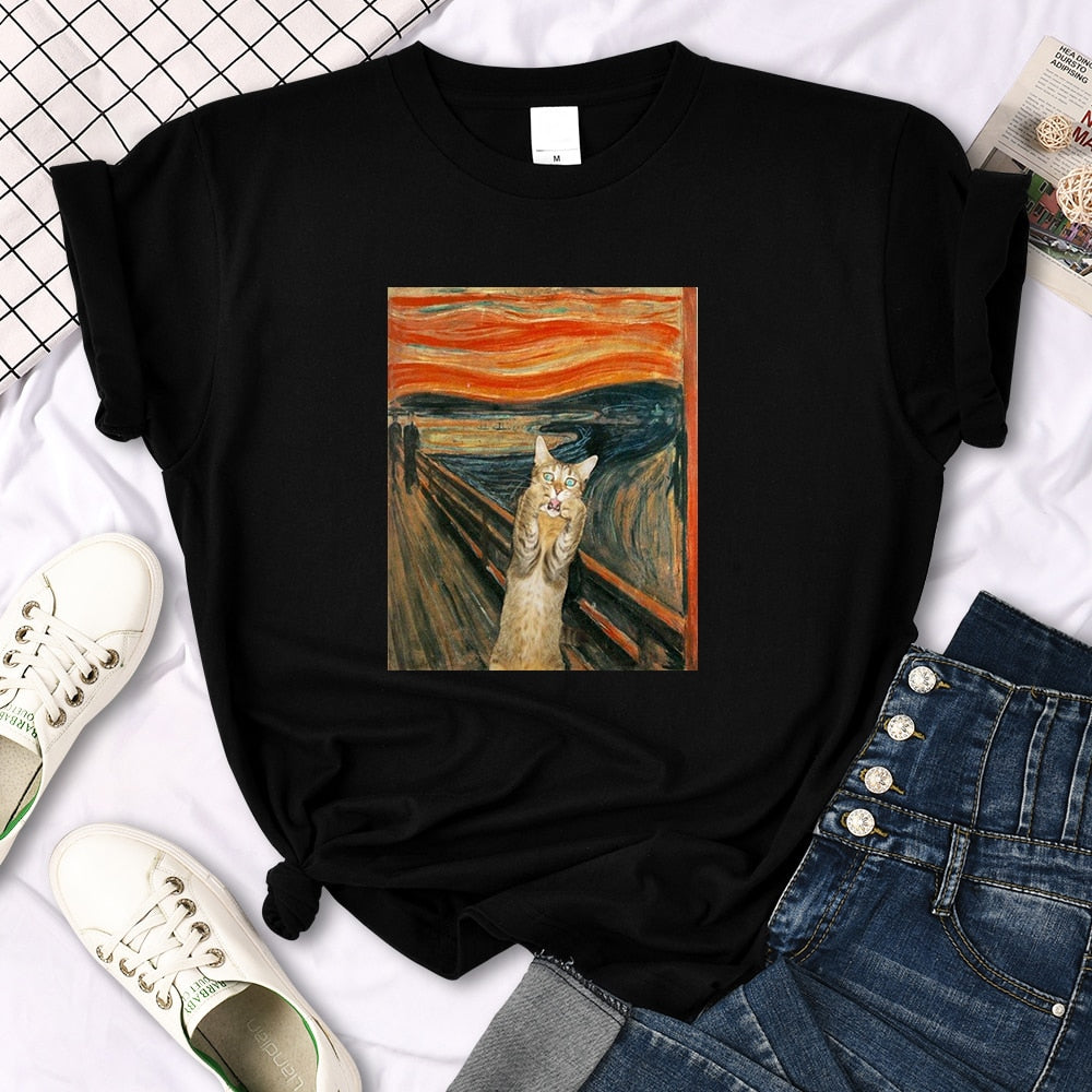 猫のイラストがプリントされたTシャツの黒