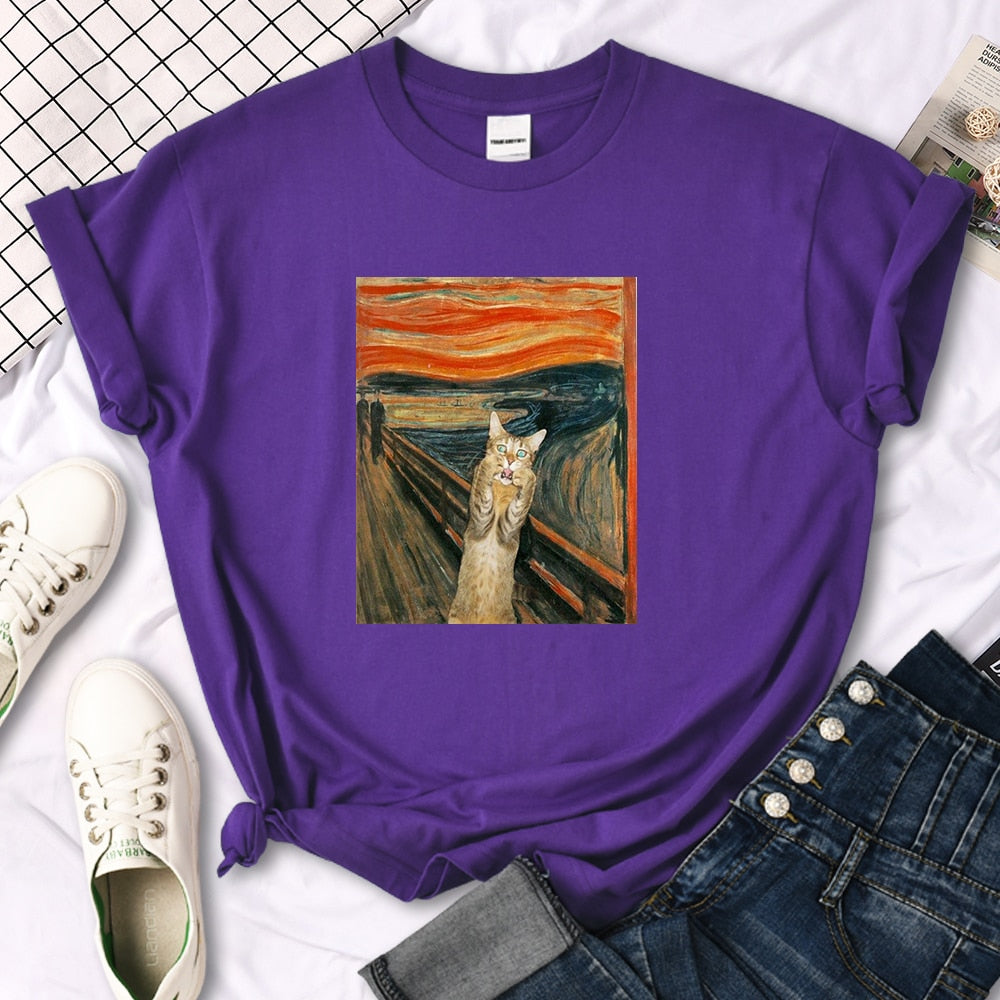猫のイラストがプリントされたTシャツの紫