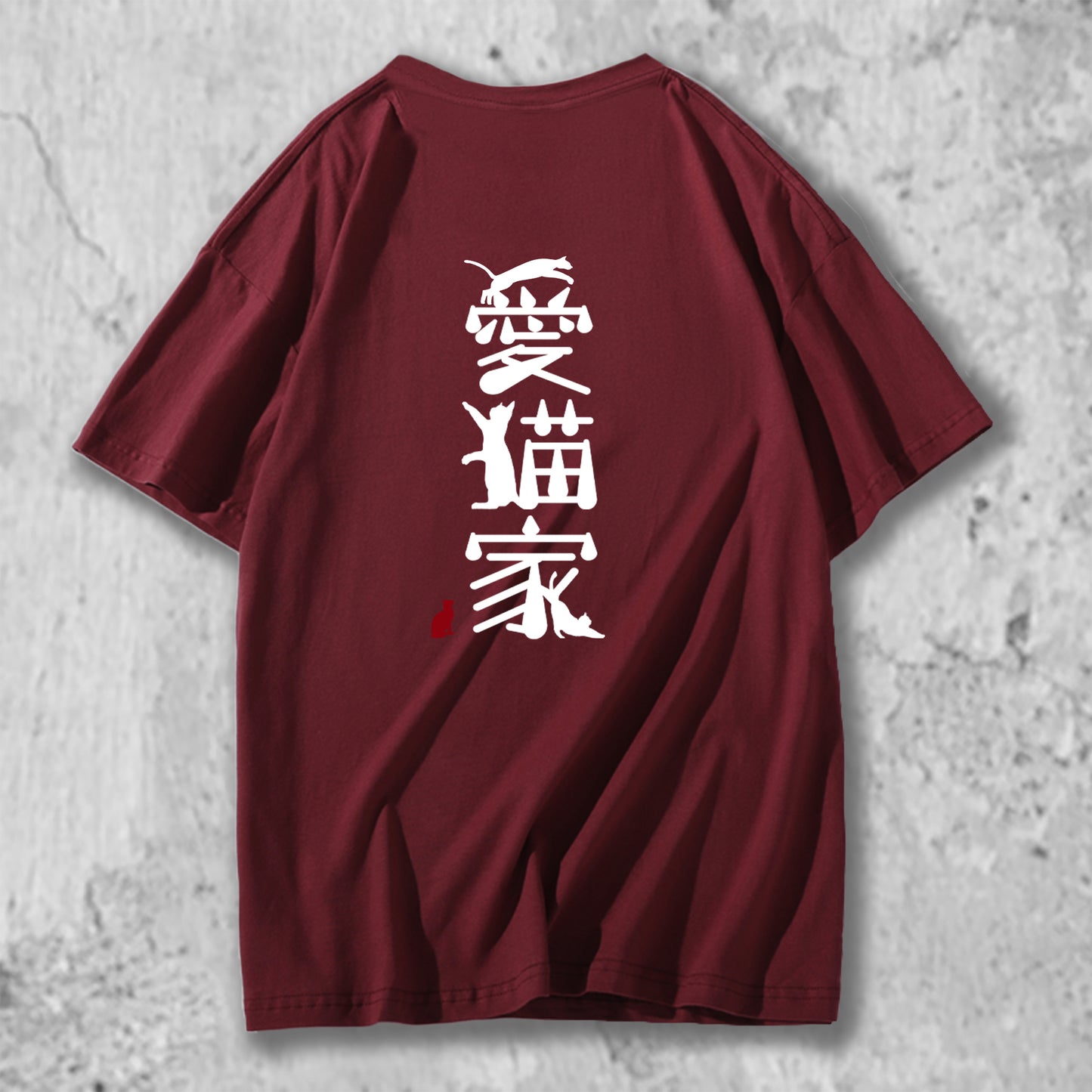 愛猫家のロゴがプリントされたTシャツのバーガンディ