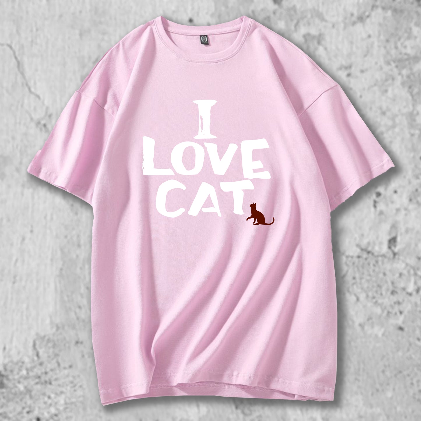 I LOVE CATと書かれたTシャツのピンク