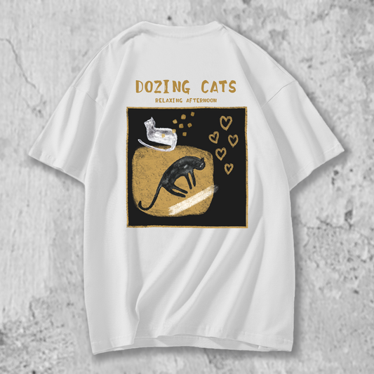 猫イラストTシャツの白