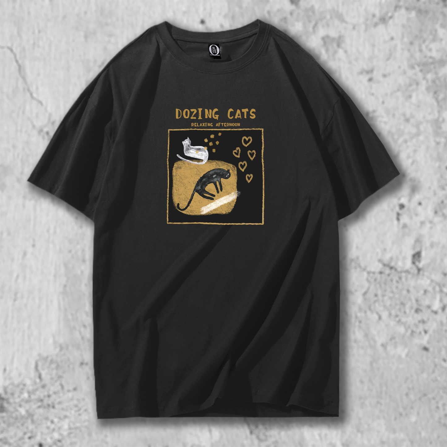 猫イラストのTシャツの黒