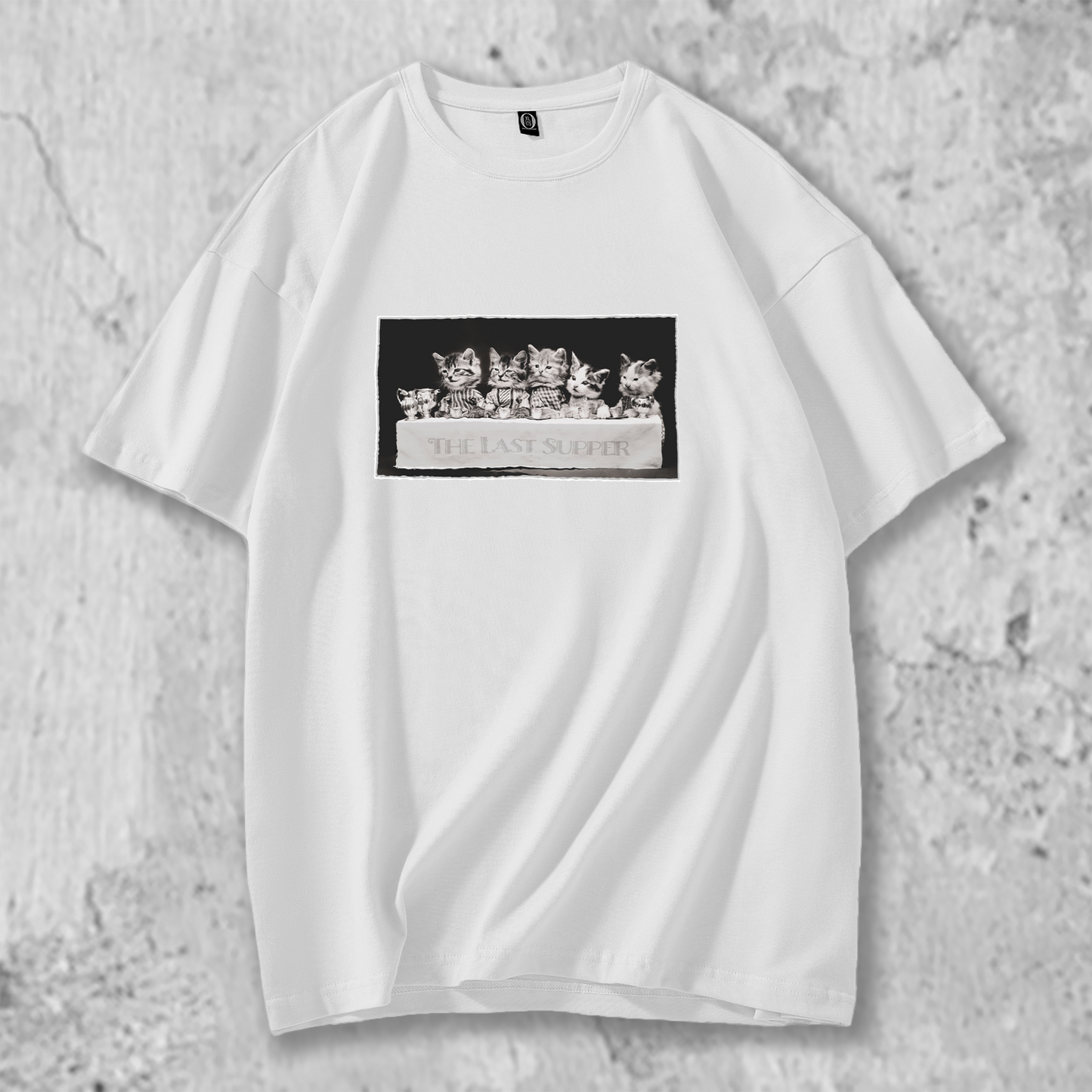 猫イラストTシャツの白
