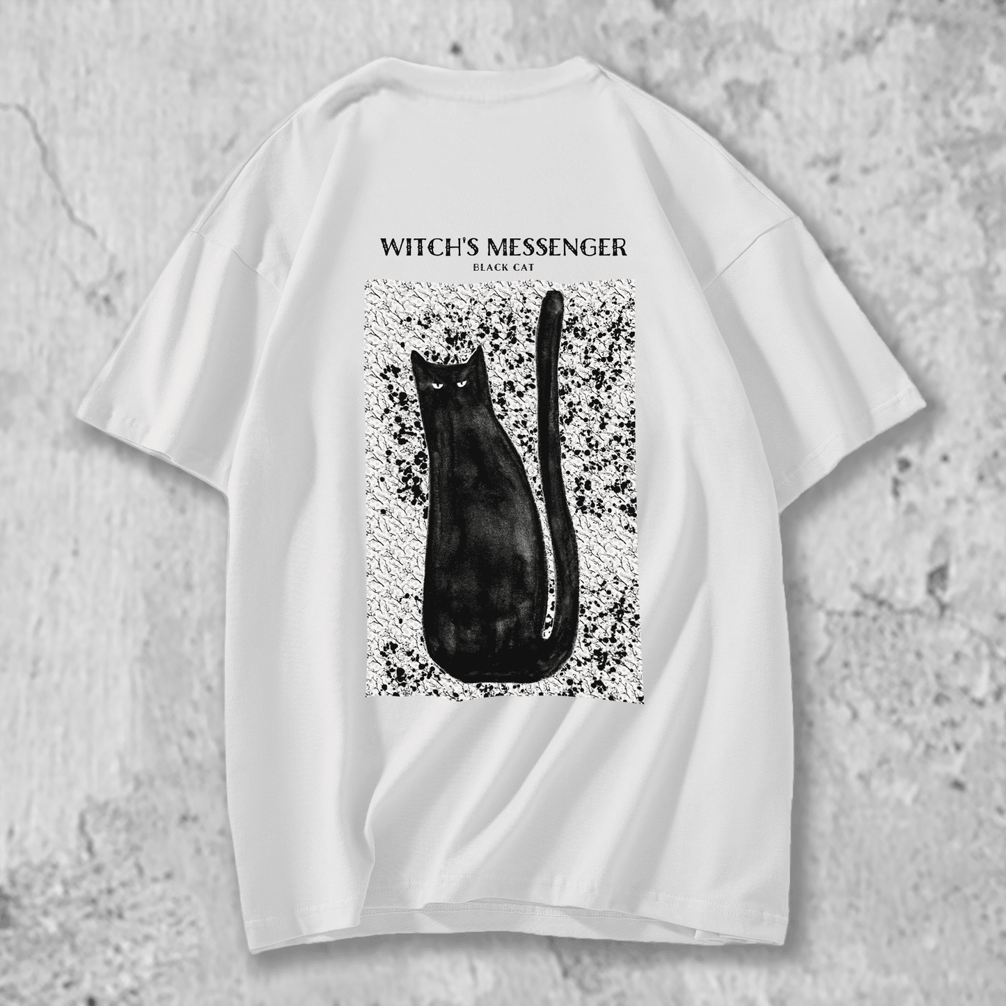 黒猫イラストのTシャツの白