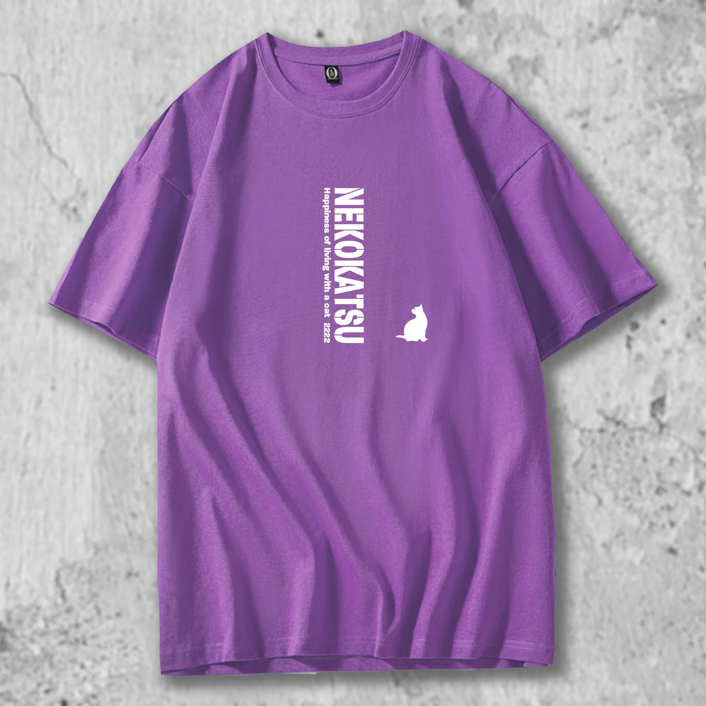猫活ロゴがプリントされたTシャツのパープル