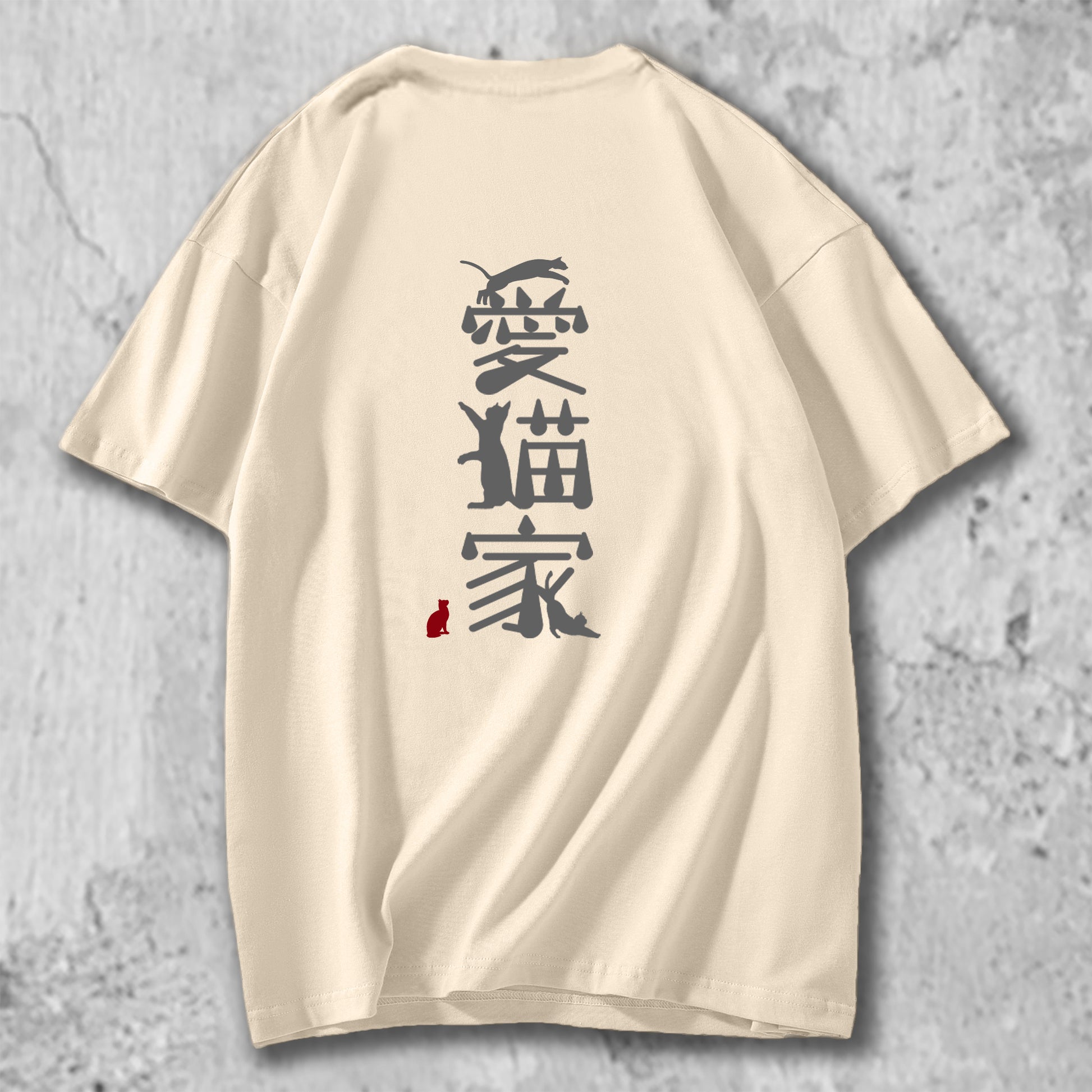 愛猫家のロゴがプリントされたTシャツのベージュ