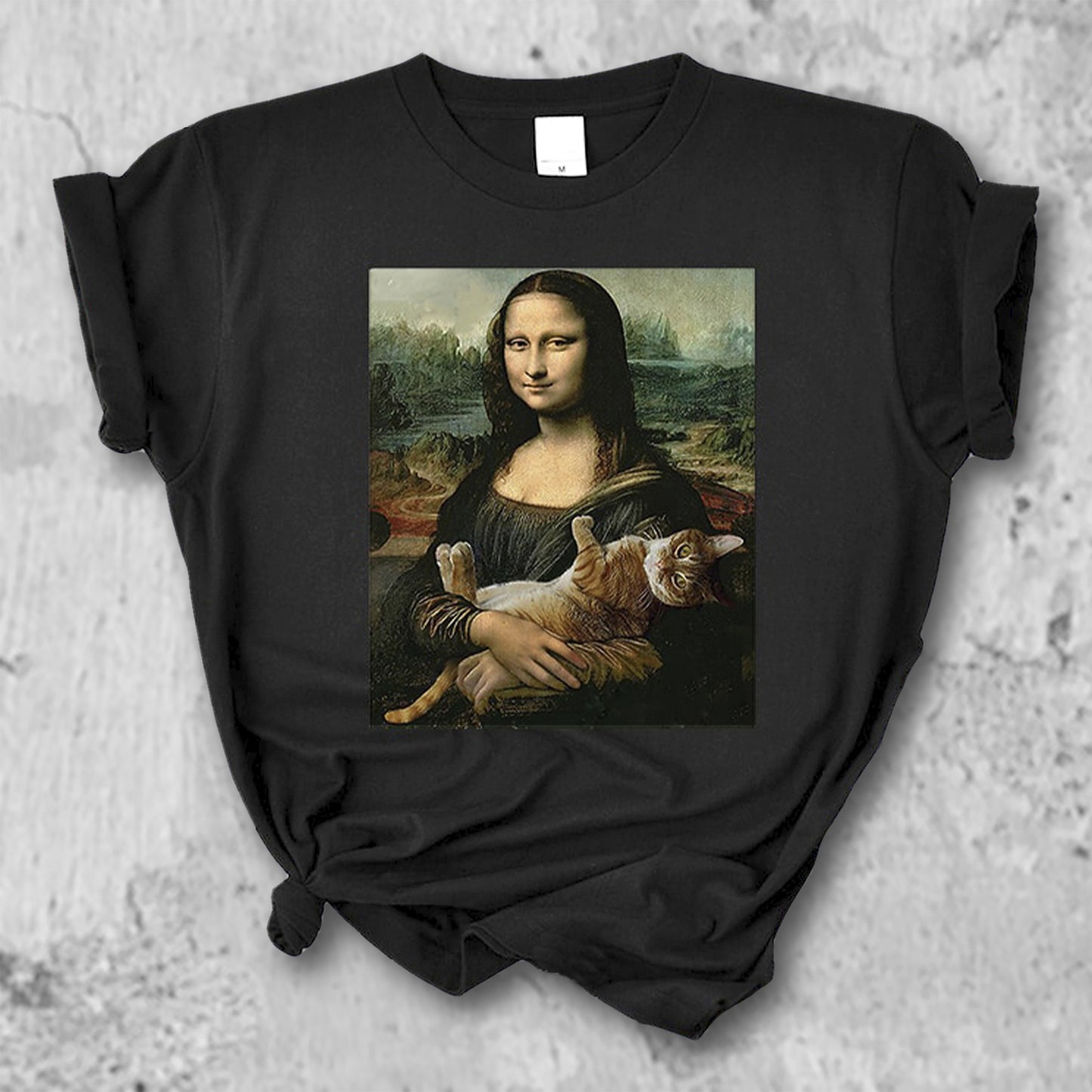 猫を抱いたモナリザのTシャツの黒