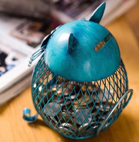 猫の貯金箱の後ろ側