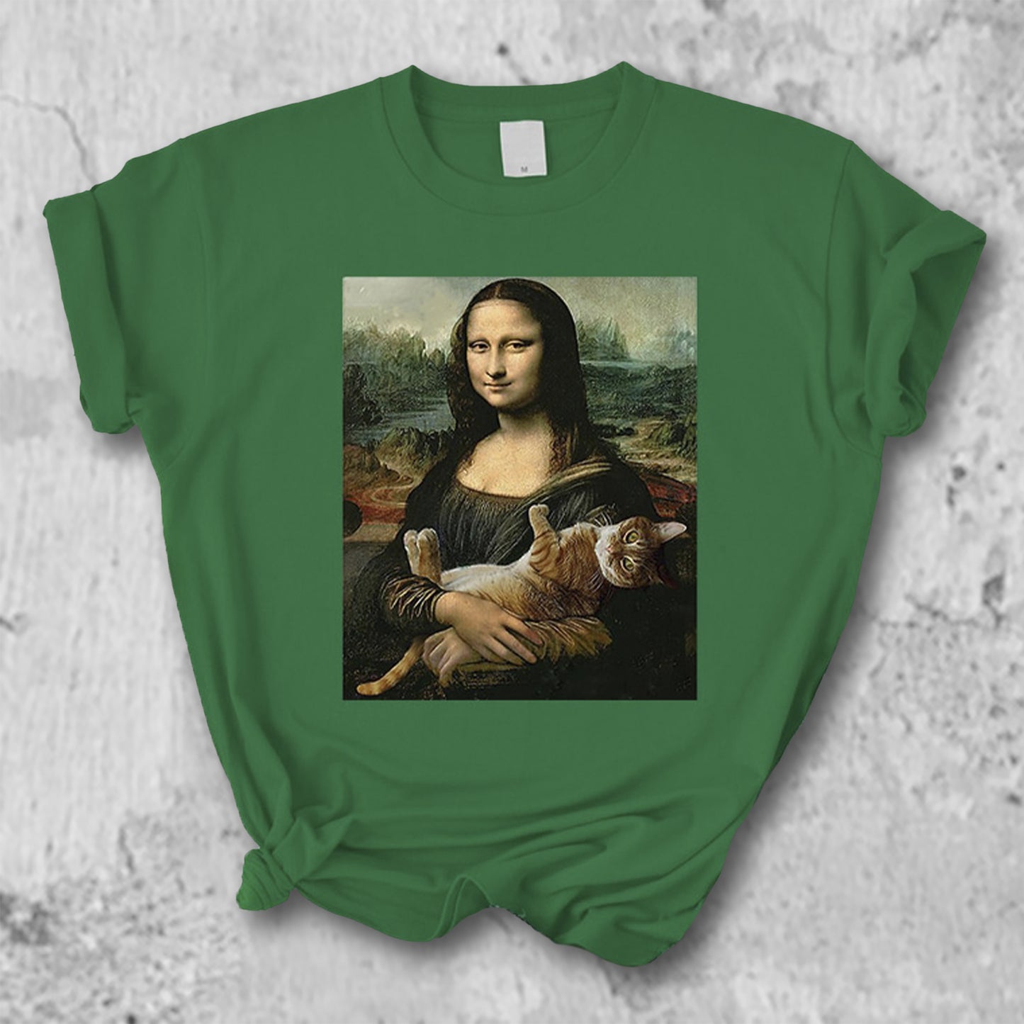猫を抱いたモナリザのTシャツのグリーン