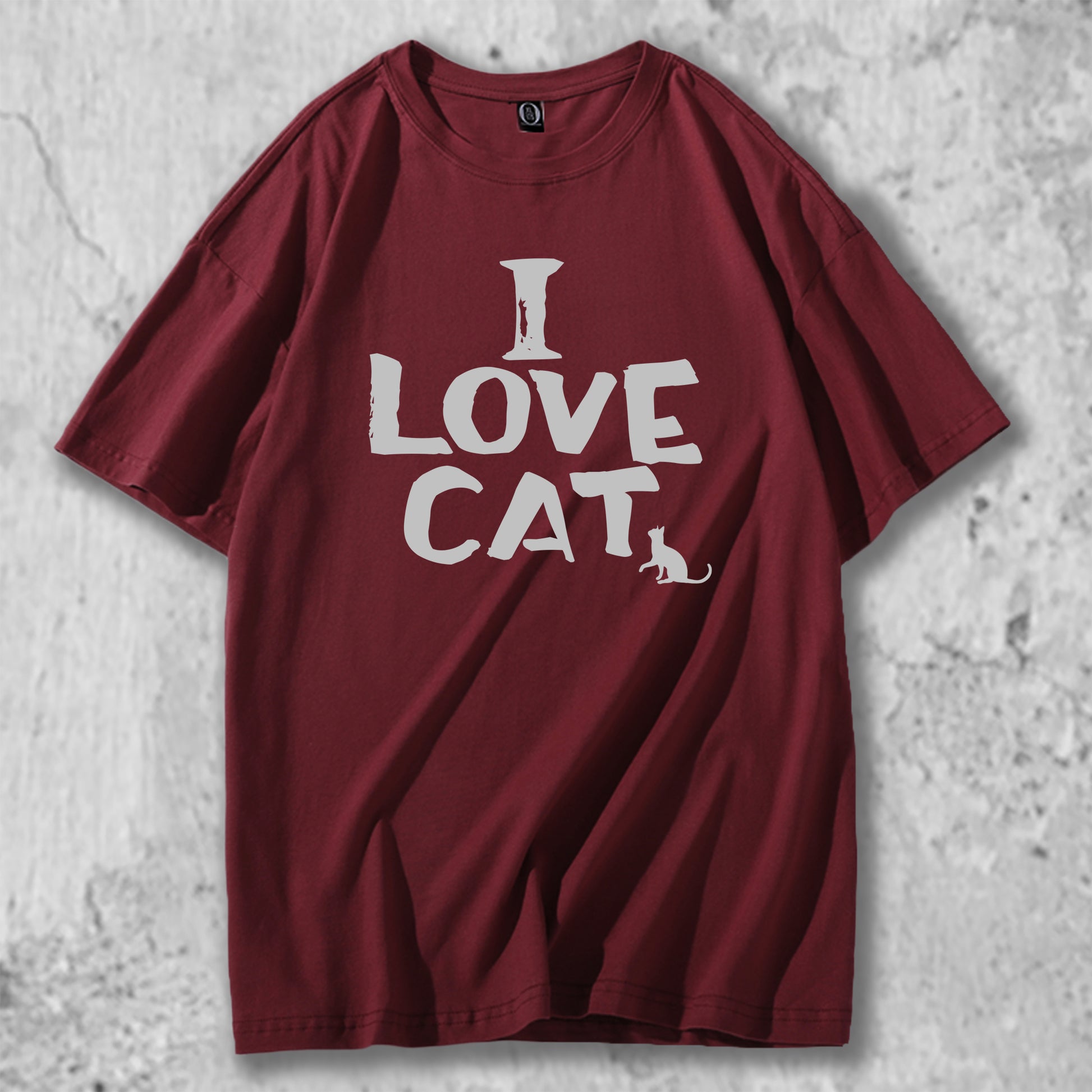 I LOVE CATと書かれたＴシャツのレッド