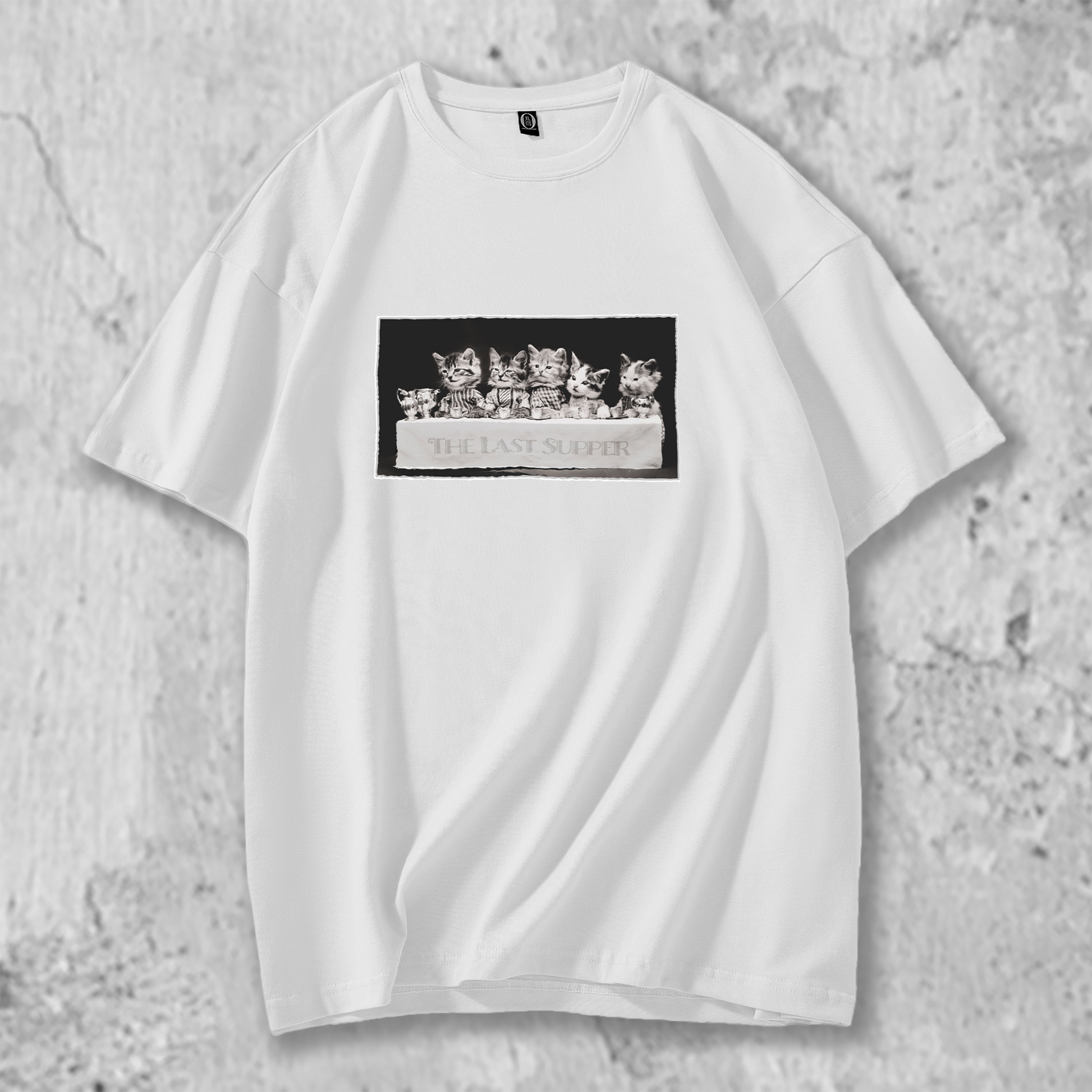 猫イラストＴシャツの白